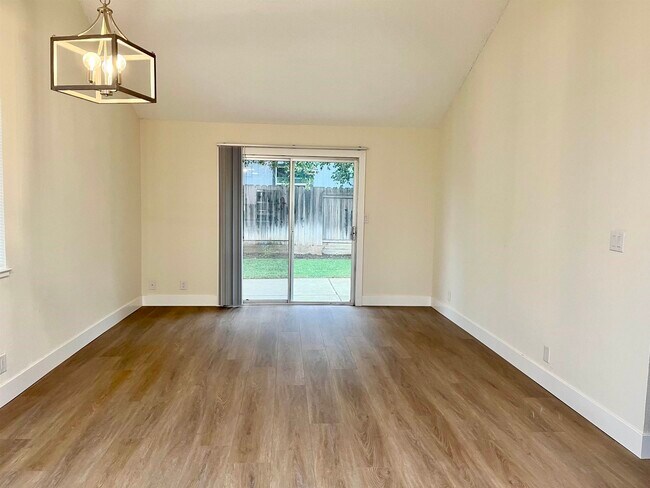 Building Photo - 519 Nottingham Dr