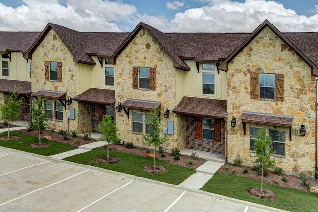 Foto del edificio - Barracks Townhomes