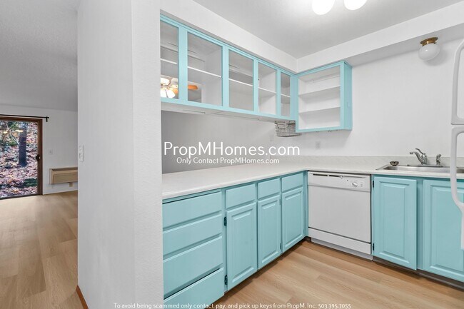 Foto del edificio - Retro-Chic Home with Park Like Setting!