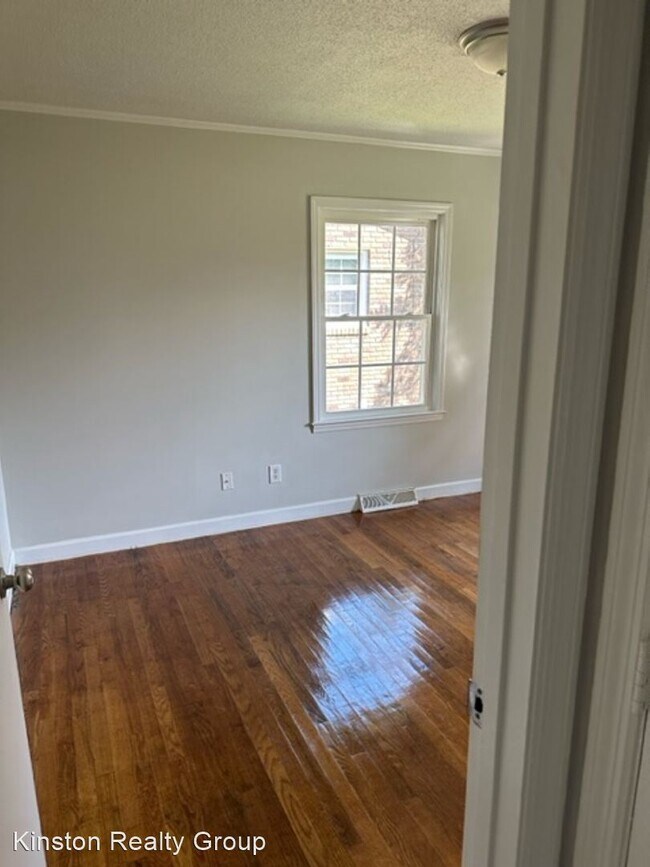 Foto del edificio - 3 br, 1.5 bath House - 1002 Brentwood Drive