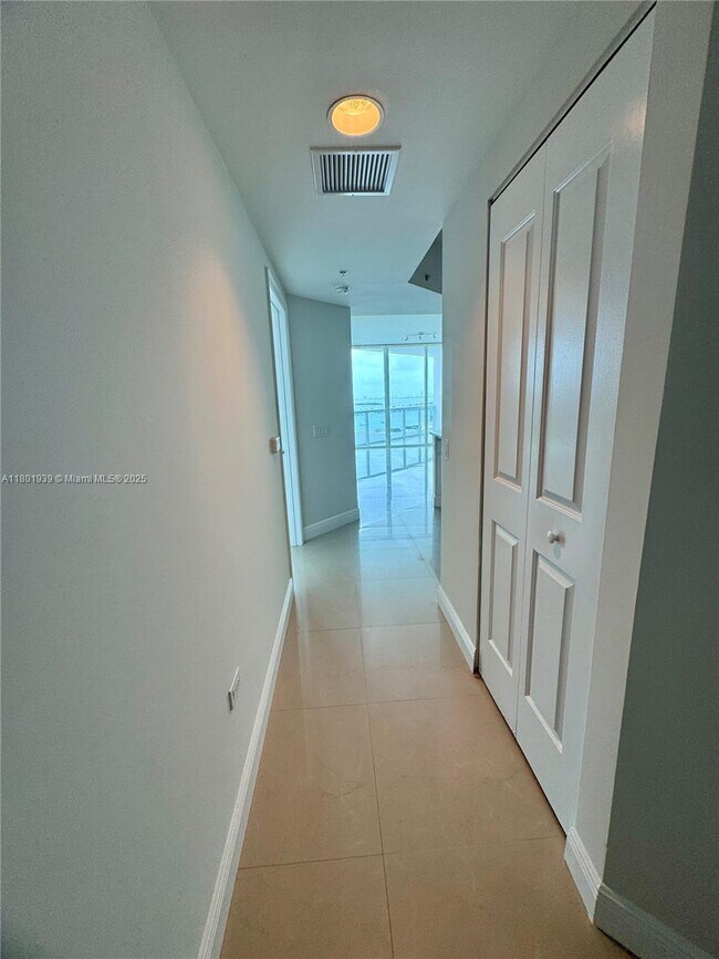 Foto del edificio - 480 NE 30th St
