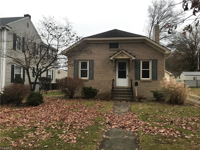 Building Photo - 119 S Reeves Ave