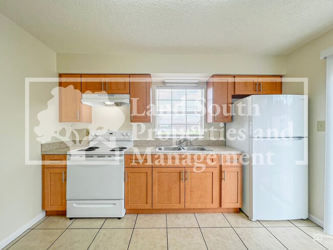Foto del edificio - 5825 Charlton Dr