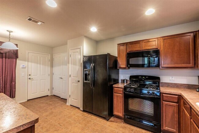 Foto del edificio - 7414 Birmingham Forest Dr