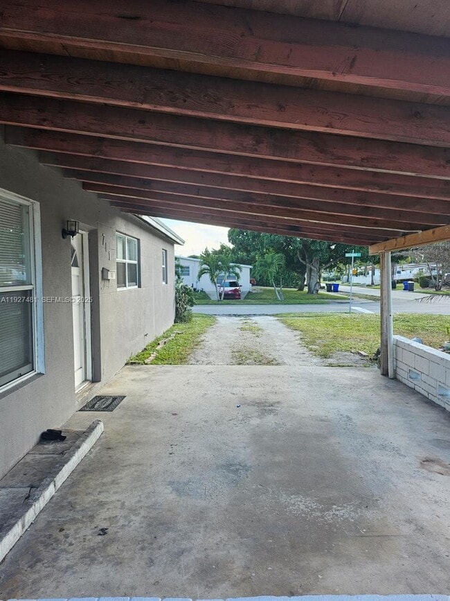 Foto del edificio - 701 N 70th Ave