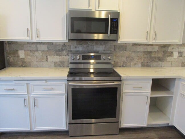 Building Photo - Mission Valley Newly Remodeled 2 Bdr 2 Bat...