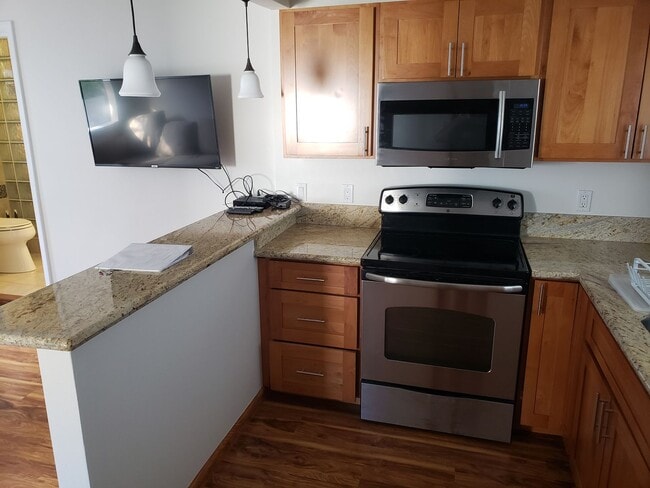 Building Photo - Private 1 bed 1 bath Windward Oahu