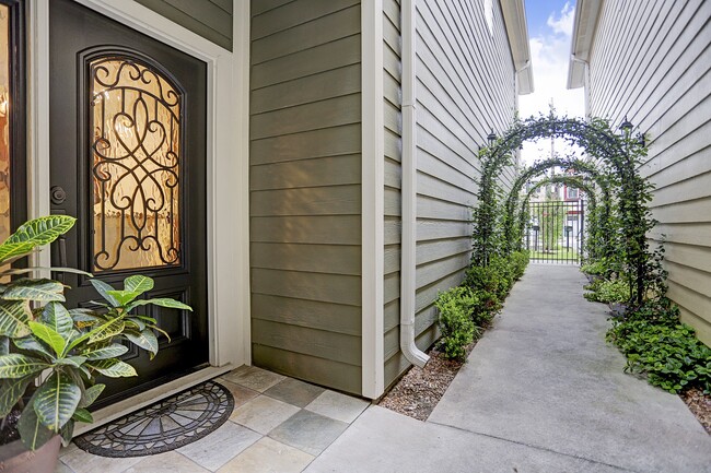 Building Photo - 1327 Prince St