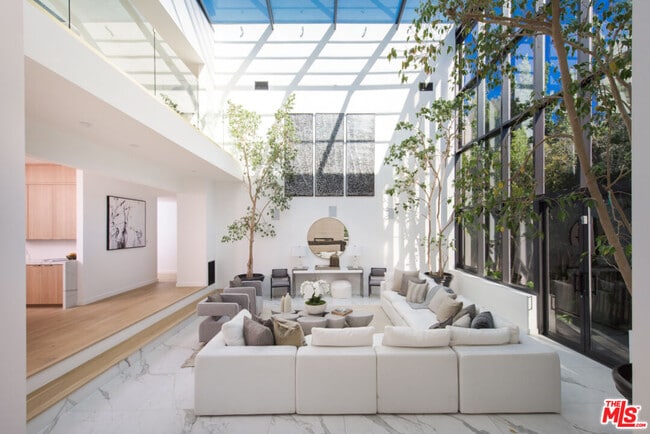 Building Photo - 1378 N Doheny Dr