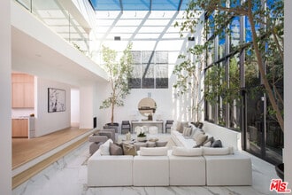 Building Photo - 1378 N Doheny Dr