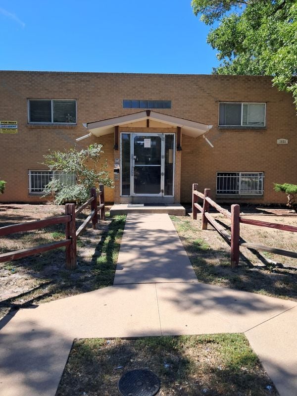 Building Photo - 1931 Clinton St Building Photo - 1931 Clinton St