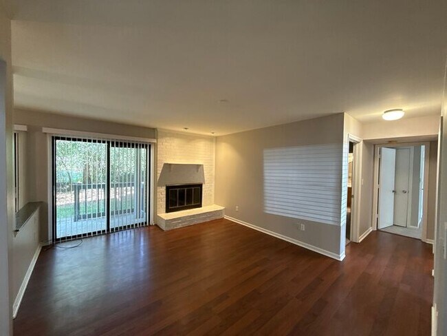 Foto del edificio - T.R. Lawing Realty Property