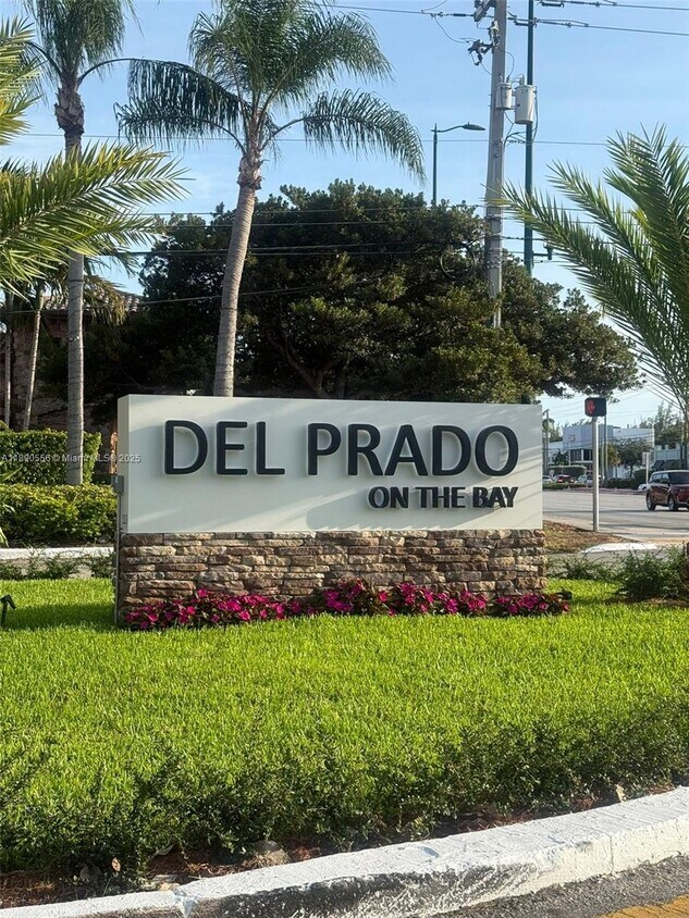 Foto principal - 18021 Biscayne Blvd