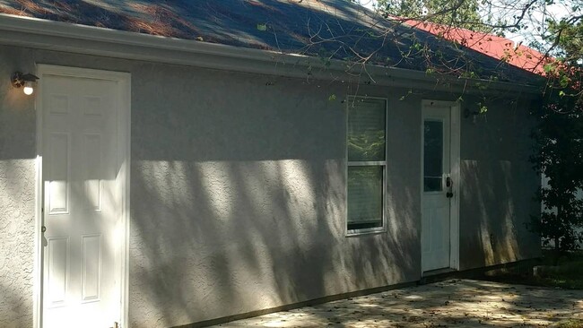 Building Photo - 844 Pelican Pl