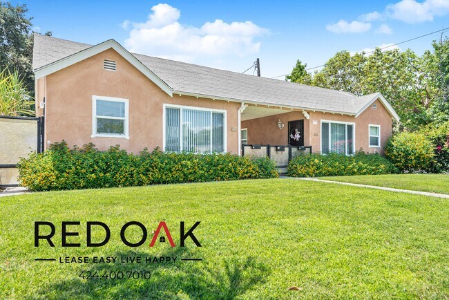 Building Photo - Lovely Bungalow Style One Bedroom with Lot...