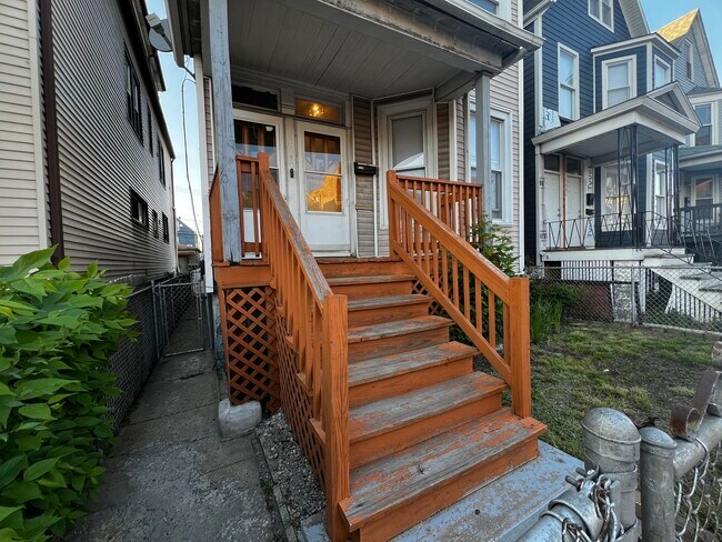 Foto del edificio - 3610 W Diversey Ave