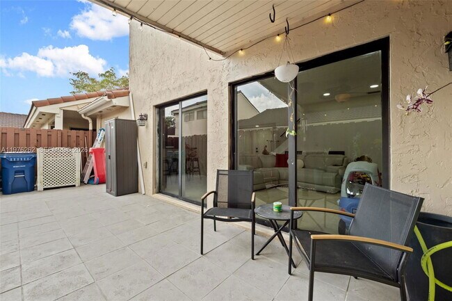 Building Photo - Northwest 170th Lane, Hialeah, FL 33015 - 3 BR 2 BA townhouse