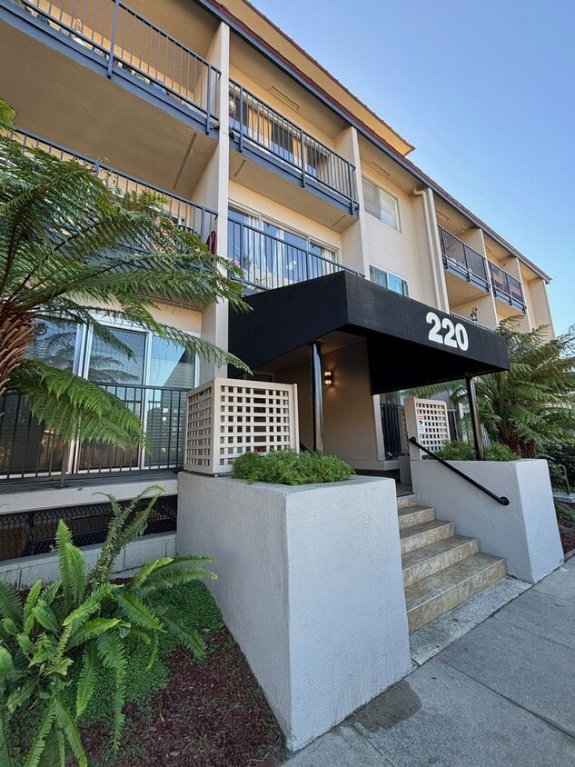Primary Photo - Ocean Front Condo with Seabright Charm