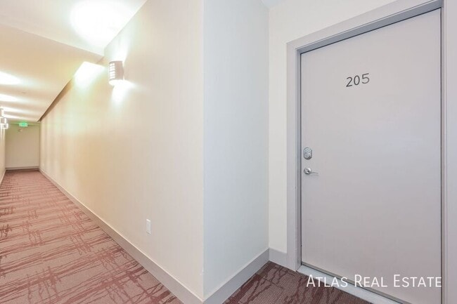 Building Photo - 3420 W 32nd Ave