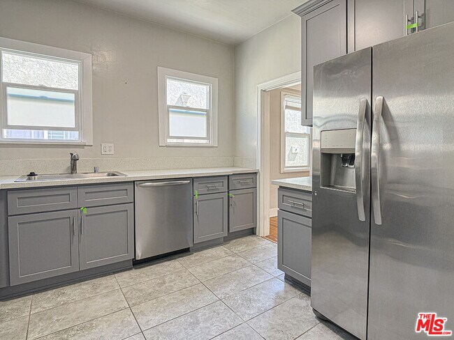 Foto del edificio - 733 N Ridgewood Pl