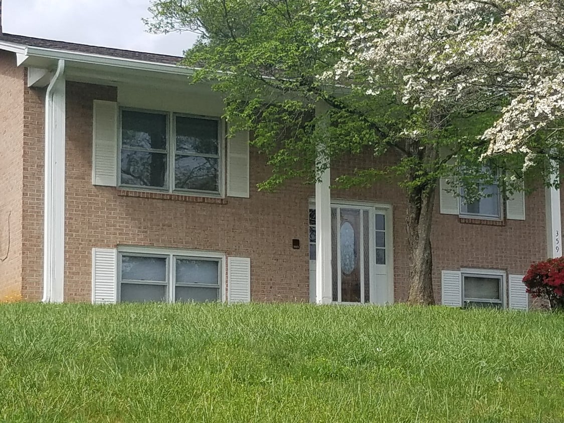 359 Cedar Point Rd, Johnson City, TN 37615 House Rental in Johnson