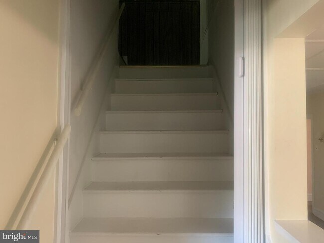 Building Photo - 915 Stone Rd