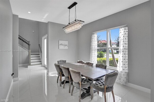 Foto del edificio - 5 br, 4.5 bath House - 7631 Cavalia Dr