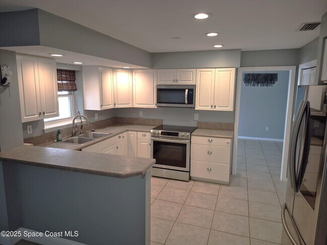Foto del edificio - 120 Holiday Ln