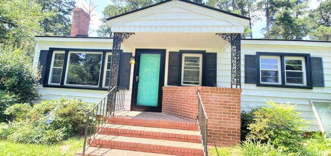 Building Photo - Haymount Charm Home
