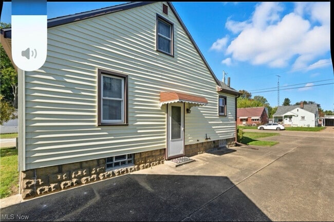 Foto del edificio - 132 33rd St SE