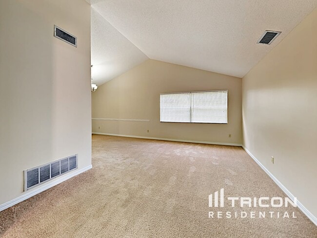 Building Photo - 2036 Pompano Pkwy