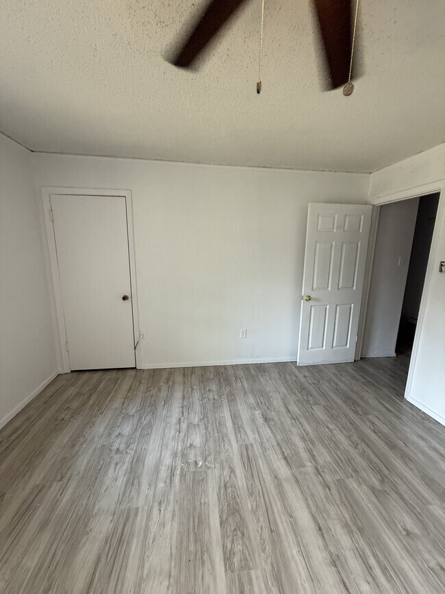 Foto del edificio - 4860 Chesterwood Ct