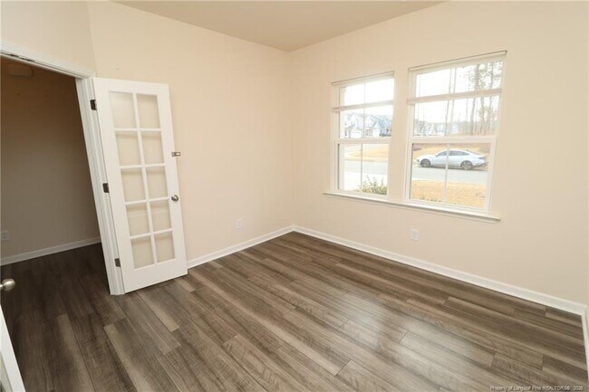 Building Photo - 123 Glen Clova Dr