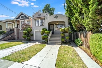 Building Photo - 1537 Court St