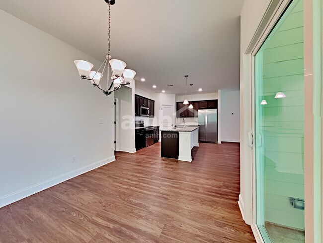 Foto del edificio - 5060 Franks Creek Way