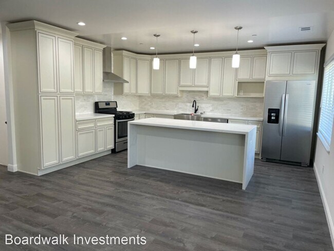 Foto del edificio - 3 br, 2 bath House - 50 Gould St