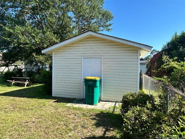 Building Photo - 511 East St