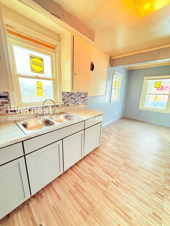 Foto del edificio - 18640 Sherwood St