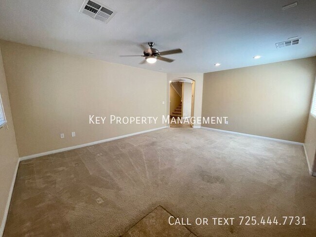 Building Photo - 3 BED 2.5 BATH 2 STORY HOME* 2 CAR GARAGE*...