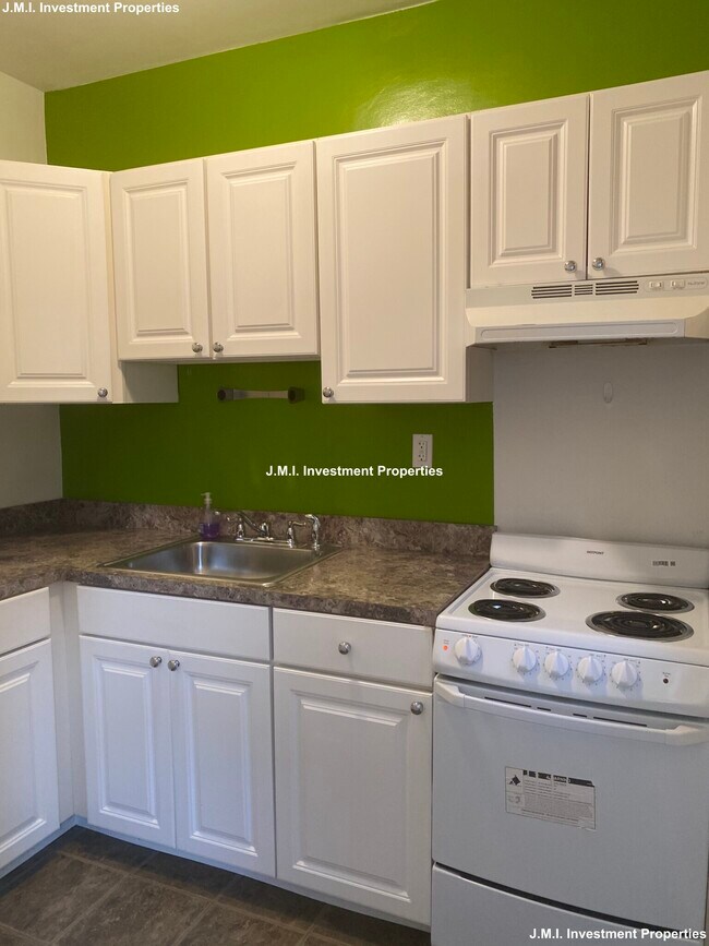 Foto del edificio - 90 Brainerd Rd