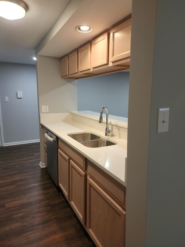 Building Photo - 9387 Horse Castle Ct