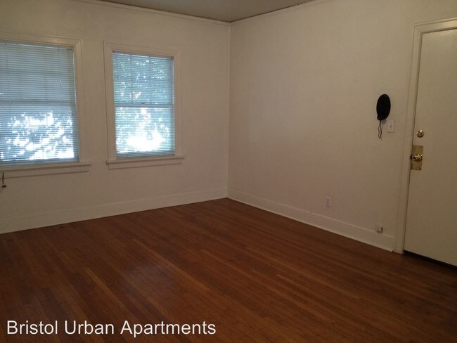 Building Photo - 3056 NE Holladay St
