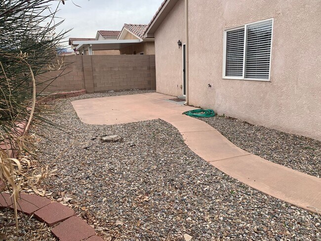 Building Photo - Fantastic 3 Bedroom, 2 Bath Home In The NE!