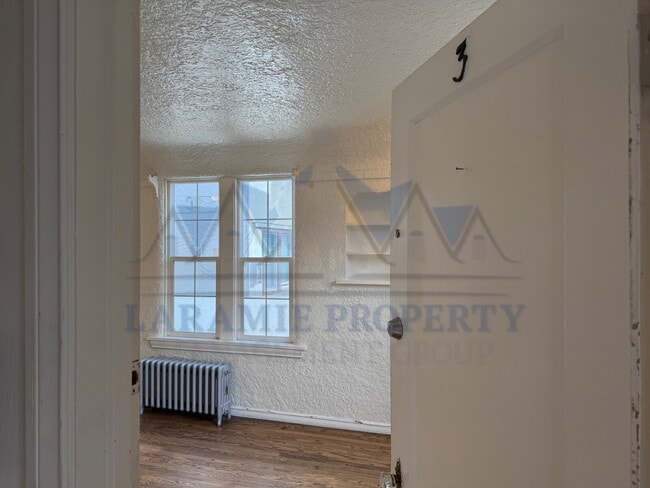 Building Photo - 1 Bed 1 Bath Apartment