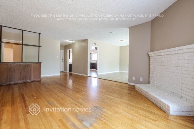 Building Photo - 15040 Valerio St