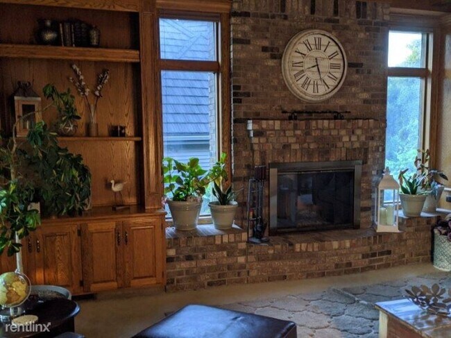 Foto del edificio - 4 br, 4 bath House - 4705 S 162nd Ave