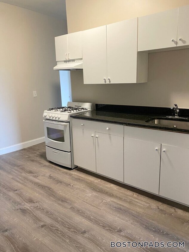 Foto principal - 663 Middle St