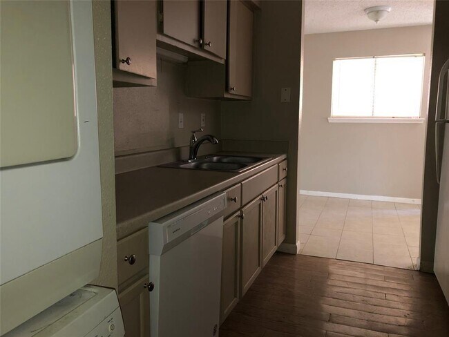 Foto del edificio - 10203 Forum Park Dr