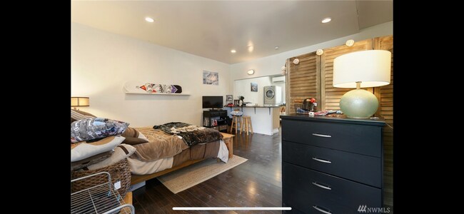 Building Photo - 709 Fidalgo Ave