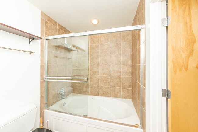 Foto del edificio - 630 N Franklin St